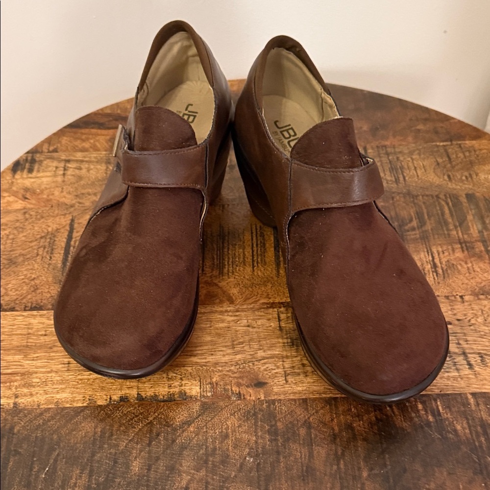 Jambu Women's Brown Mules